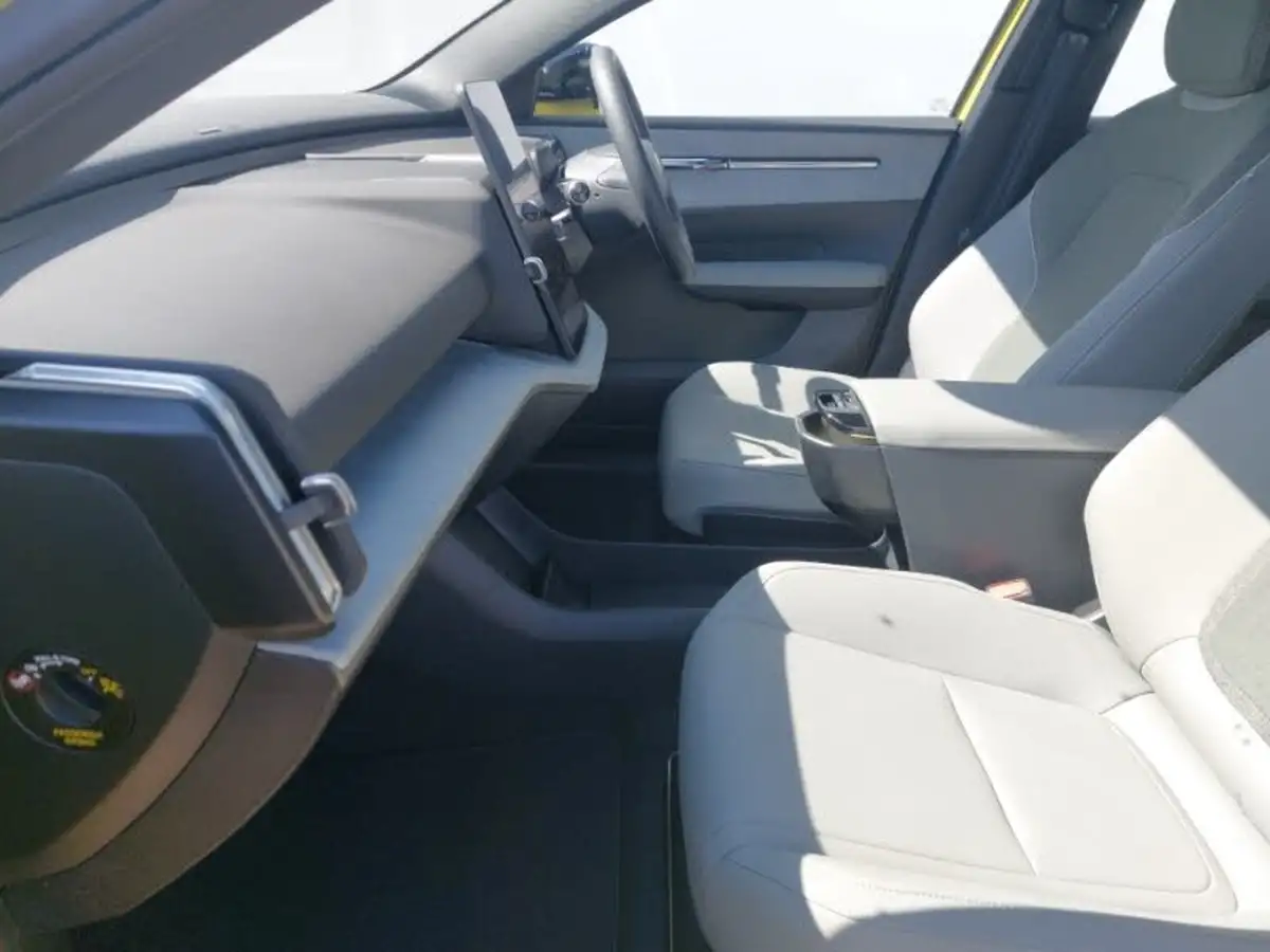 2024-volvo-ex30-e-twin-plus-big-4