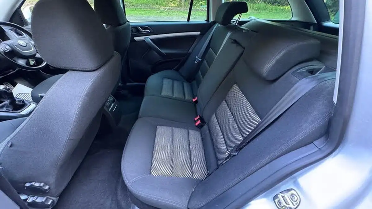 2011-skoda-octavia-20td-scout-cr-140bhp-big-22