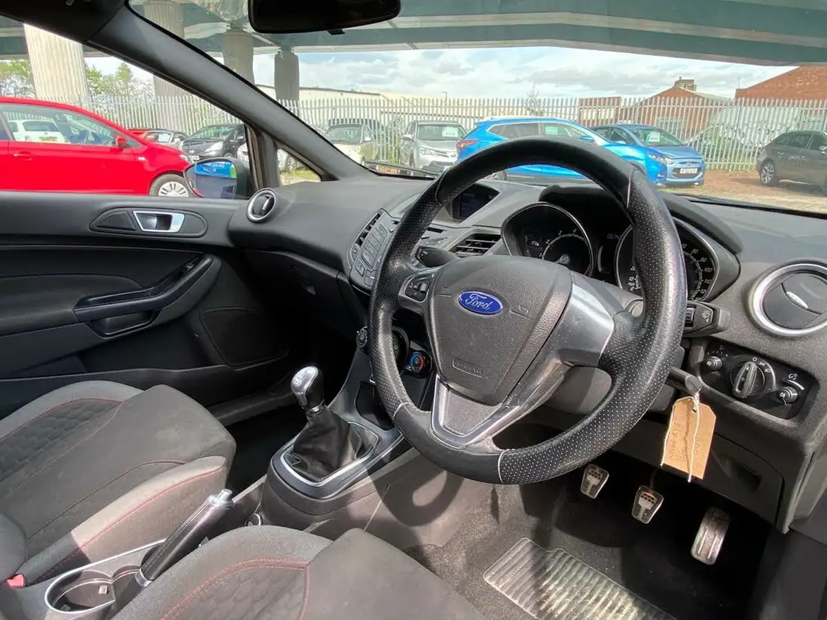 2016-ford-fiesta-10t-st-line-140ps-3d-big-15