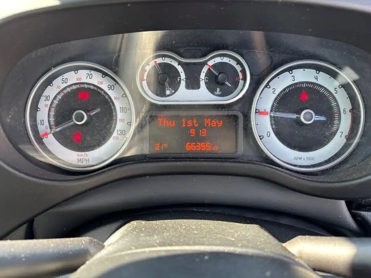 2014-fiat-500l-14-trekking-95bhp-big-12