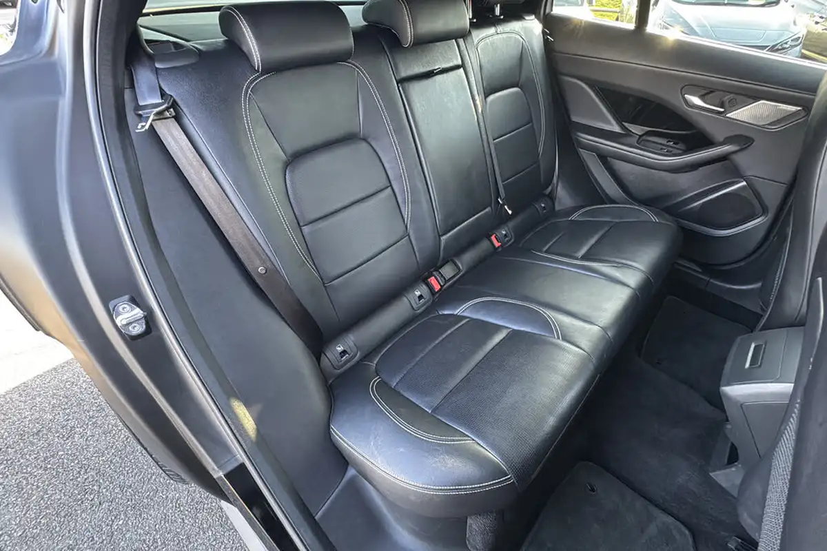 2021-jaguar-i-pace-ev400-black-big-11