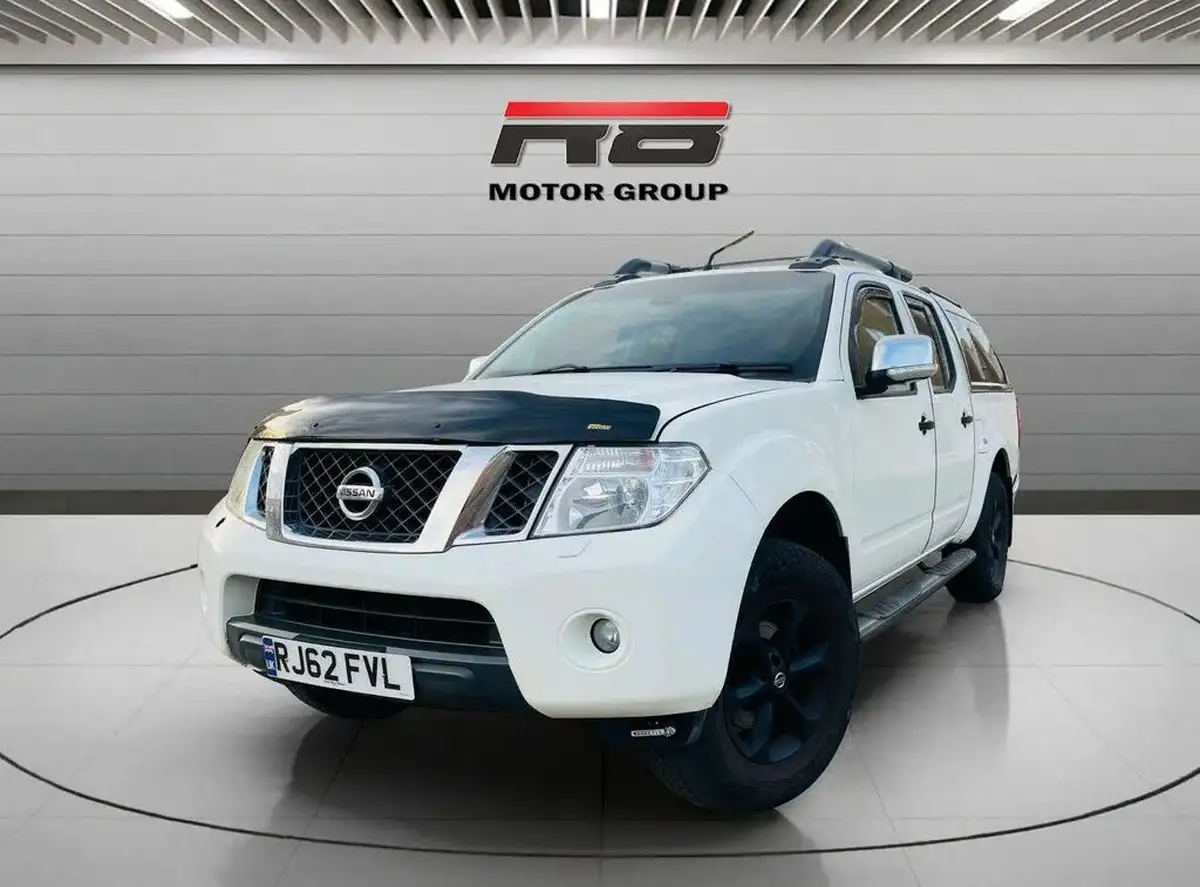2012-nissan-navara-25td-tekna-eu-v-big-4