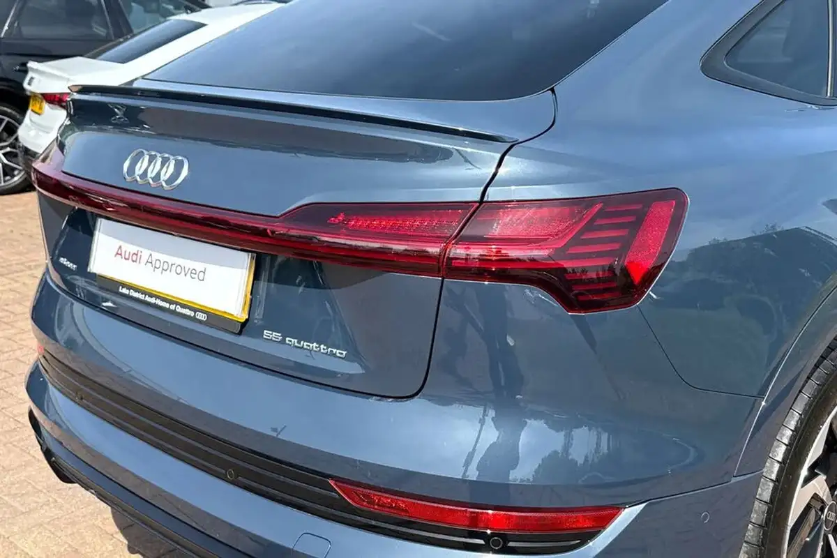 2023-audi-e-tron-55e-black-edition-sportback-big-37