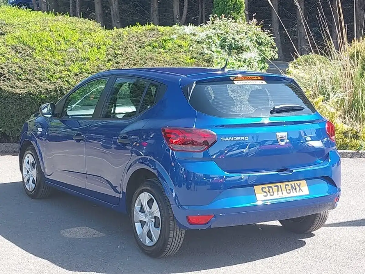 2021-dacia-sandero-10-sce-essential-big-1
