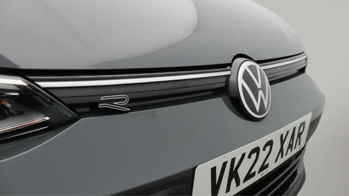 2022-volkswagen-golf-15-etsi-r-line-150ps-hatchback-big-21