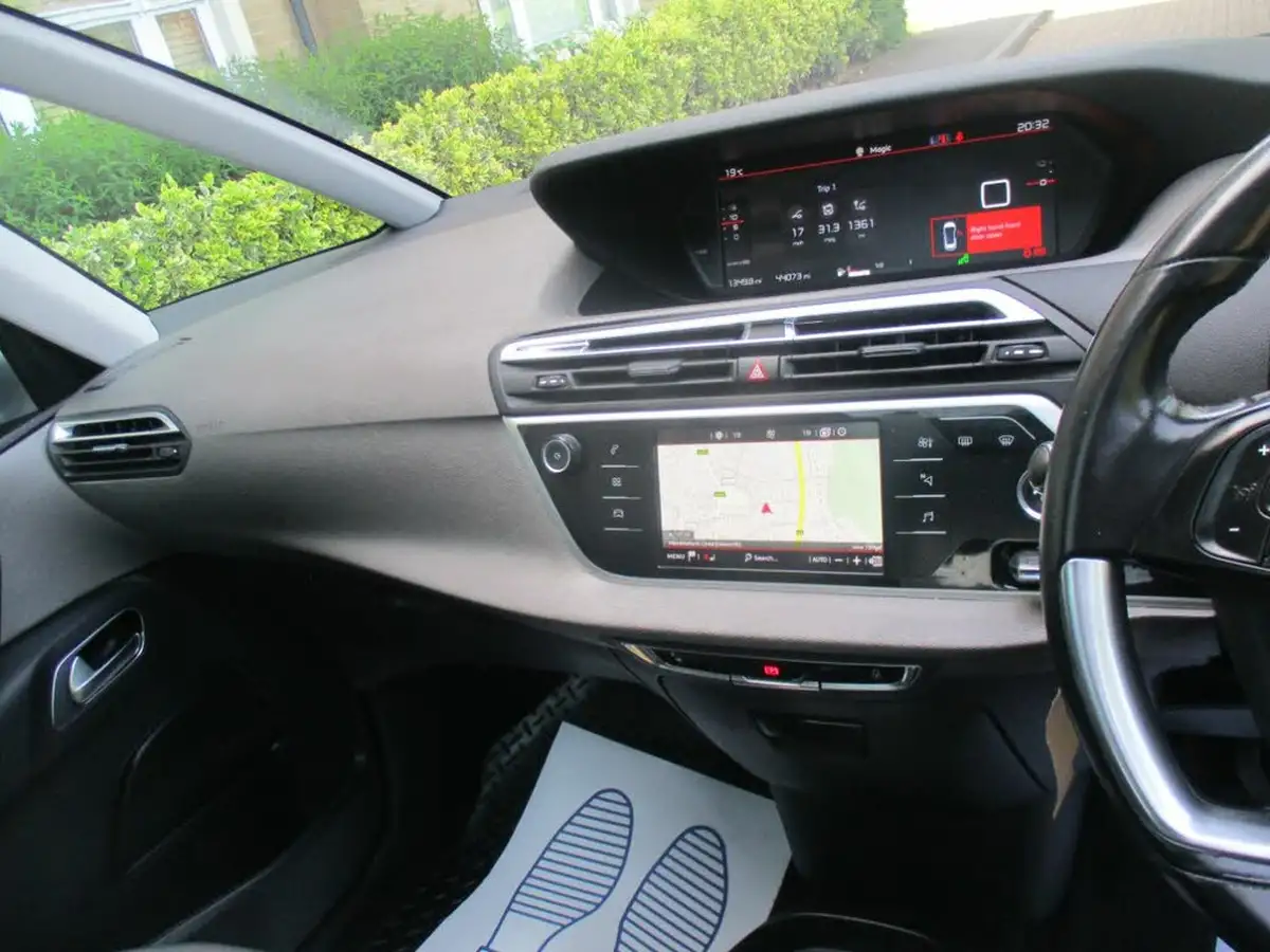 2018-citroen-c4-picasso-12-puretech-flair-big-56
