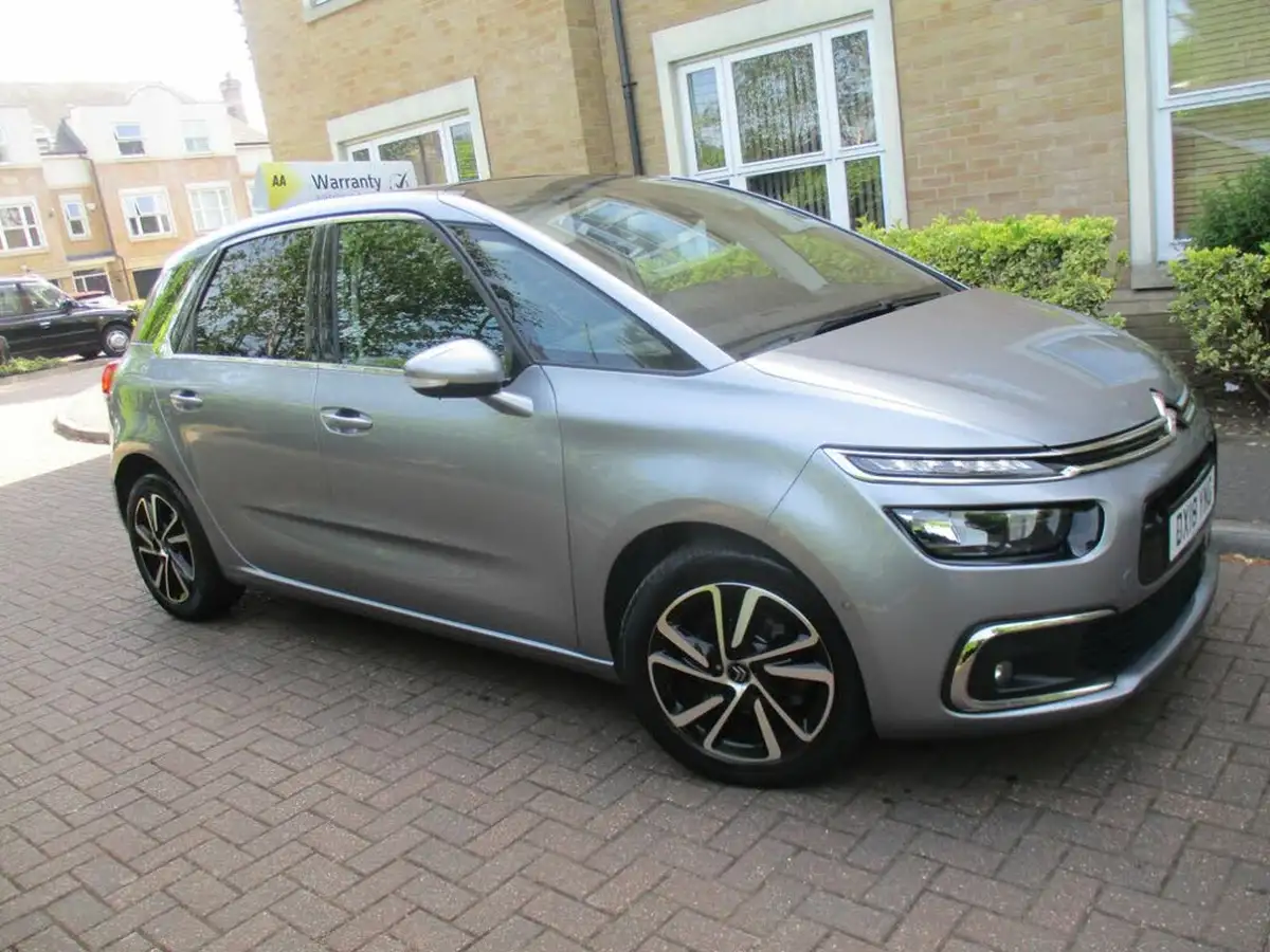 2018-citroen-c4-picasso-12-puretech-flair-big-8