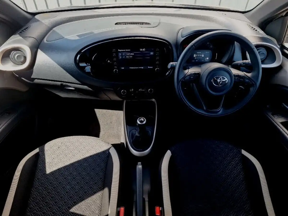 2023-toyota-aygo-x-10-vvt-i-edge-big-2