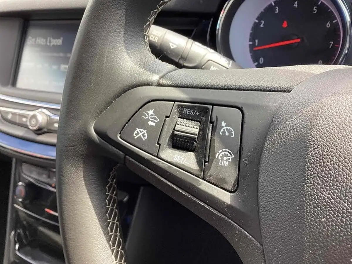 2017-vauxhall-astra-14i-16v-turbo-sri-vx-line-big-30