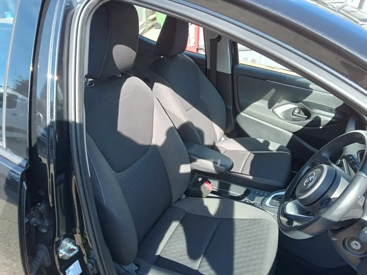 2021-toyota-yaris-15-vvt-i-icon-114bhp-hybrid-1490cc-e-cvt-big-25