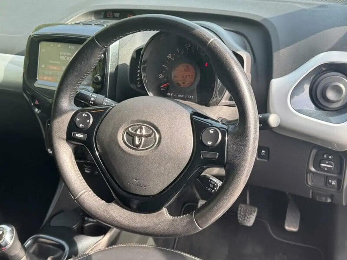 2016-toyota-aygo-10-vvt-i-x-clusiv-5d-big-9