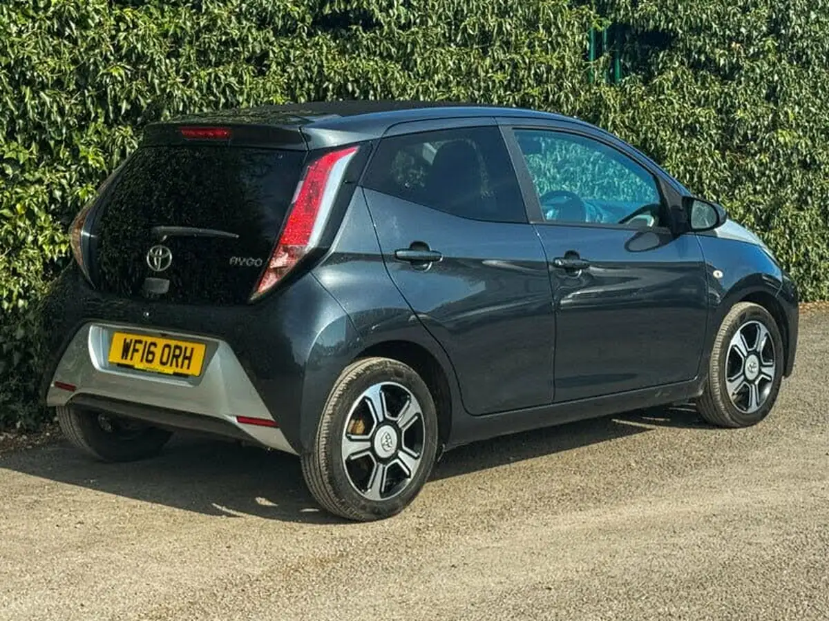 2016-toyota-aygo-10-vvt-i-x-clusiv-5d-big-33