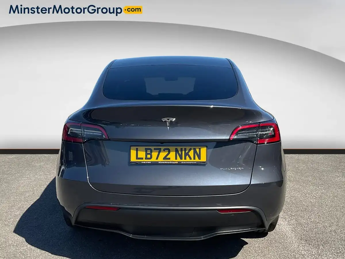 2022-tesla-model-y-e-long-range-big-1