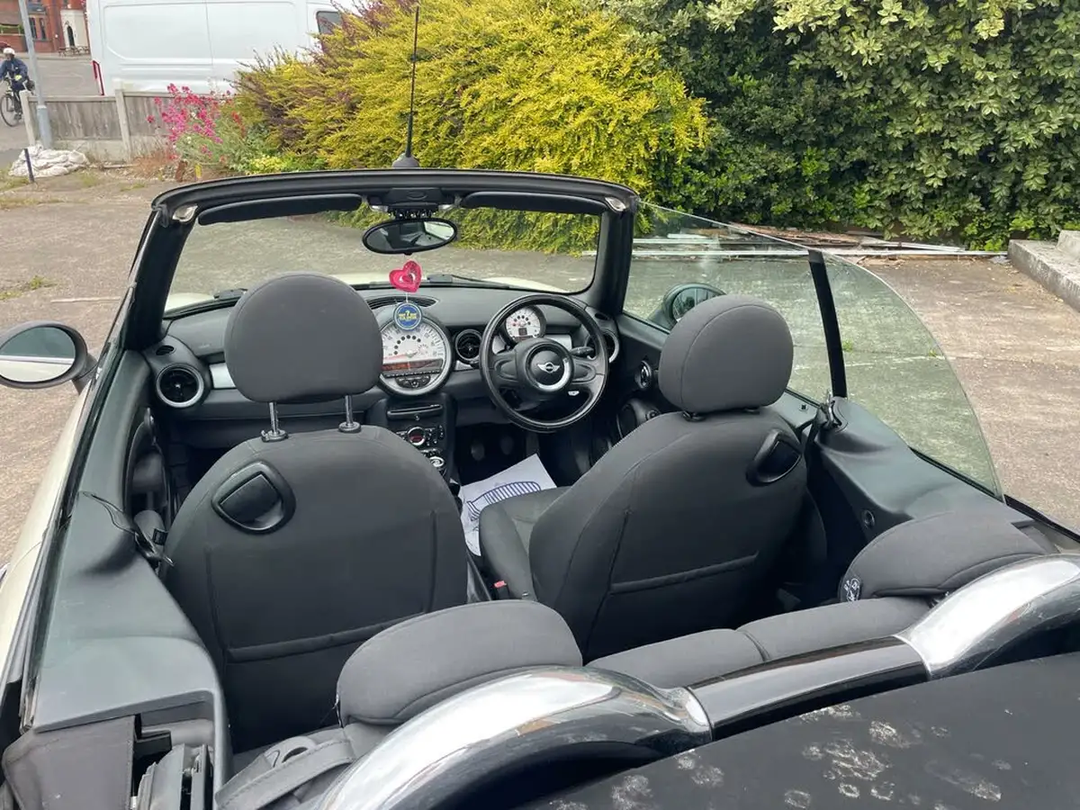 2010-mini-cooper-16-one-98bhp-convertible-2d-big-11