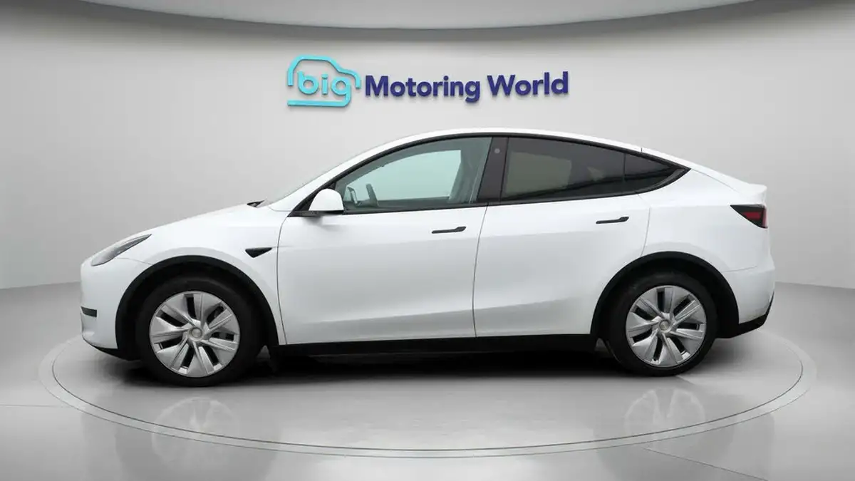 2023-tesla-model-y-e-rwd-big-4