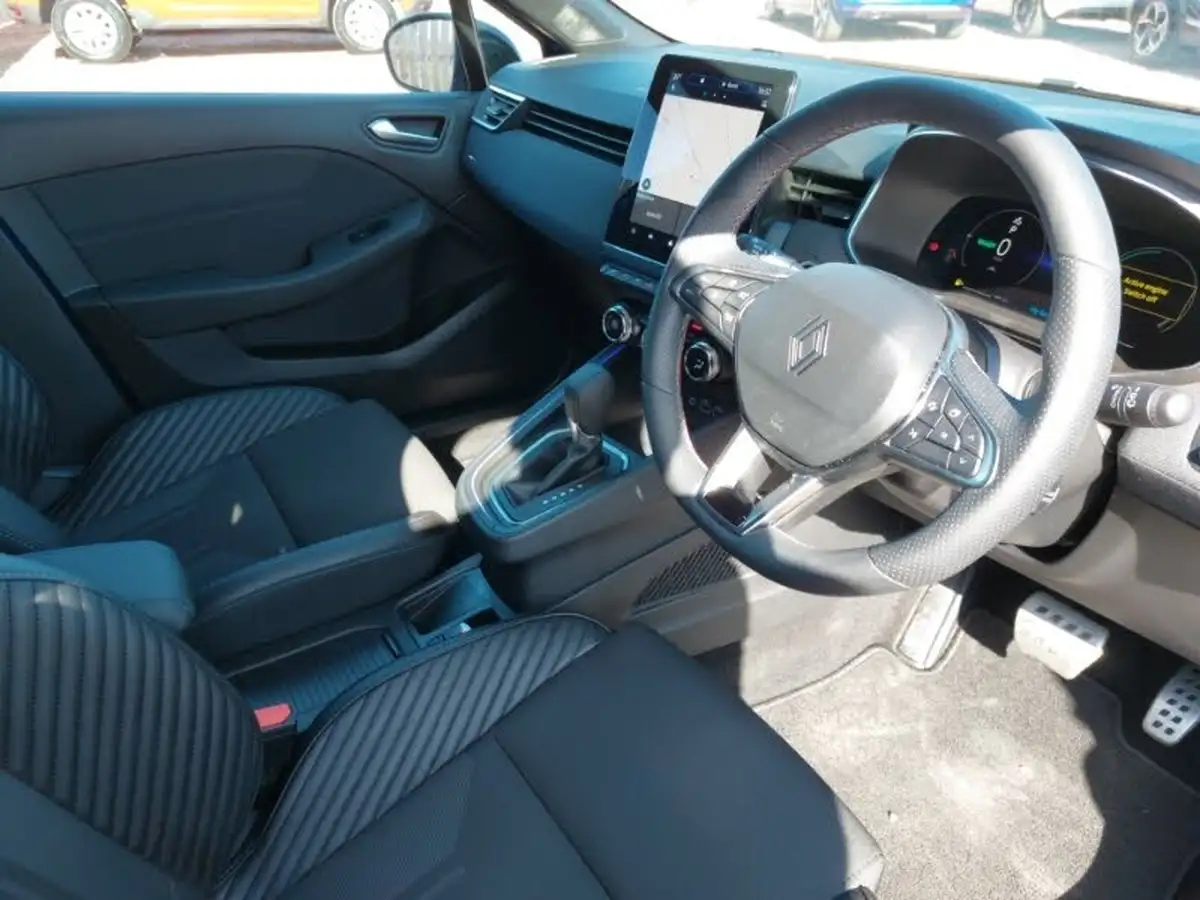 2025-renault-clio-16-esprit-alpine-big-12
