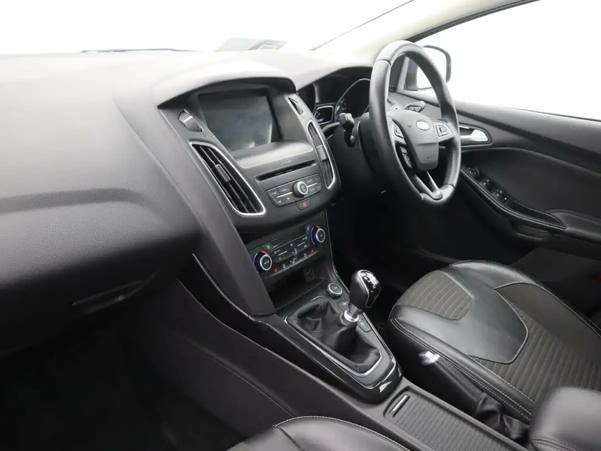 2018-ford-focus-10t-titanium-x-125ps-hatchback-big-12