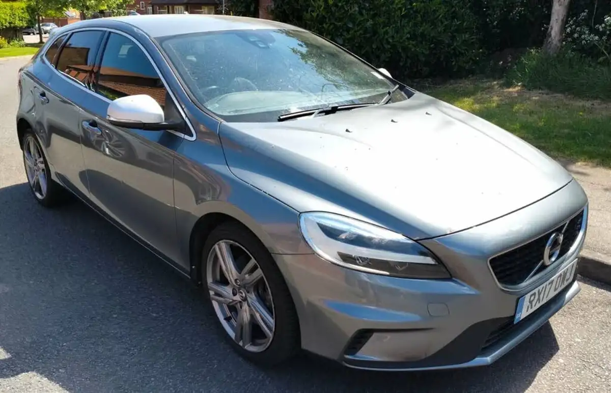 2017-volvo-v40-20-t5-r-design-pro-big-1