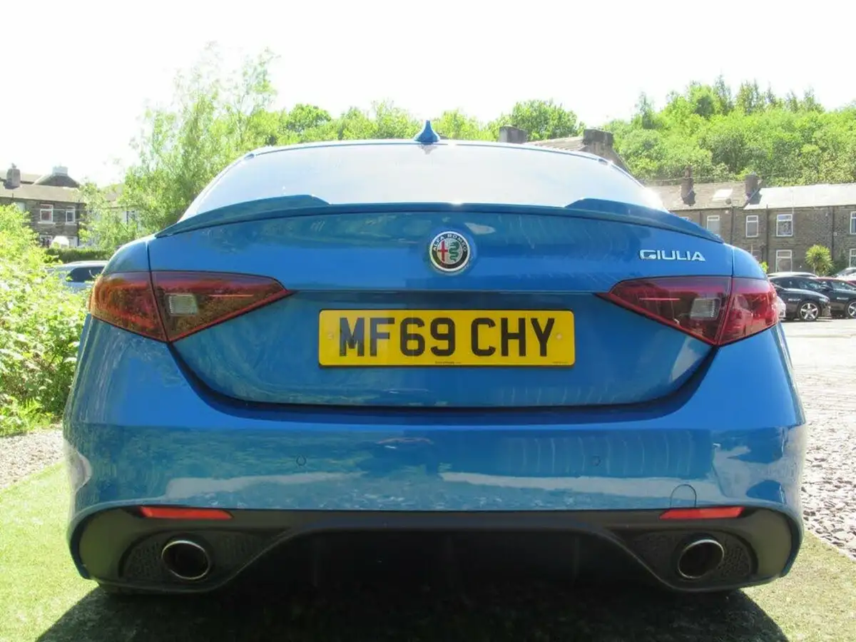 2019-alfa-romeo-giulia-20-veloce-big-19