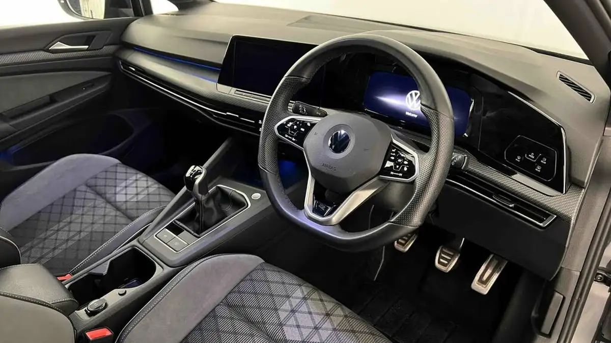 2022-volkswagen-golf-15-tsi-r-line-130ps-hatchback-big-14