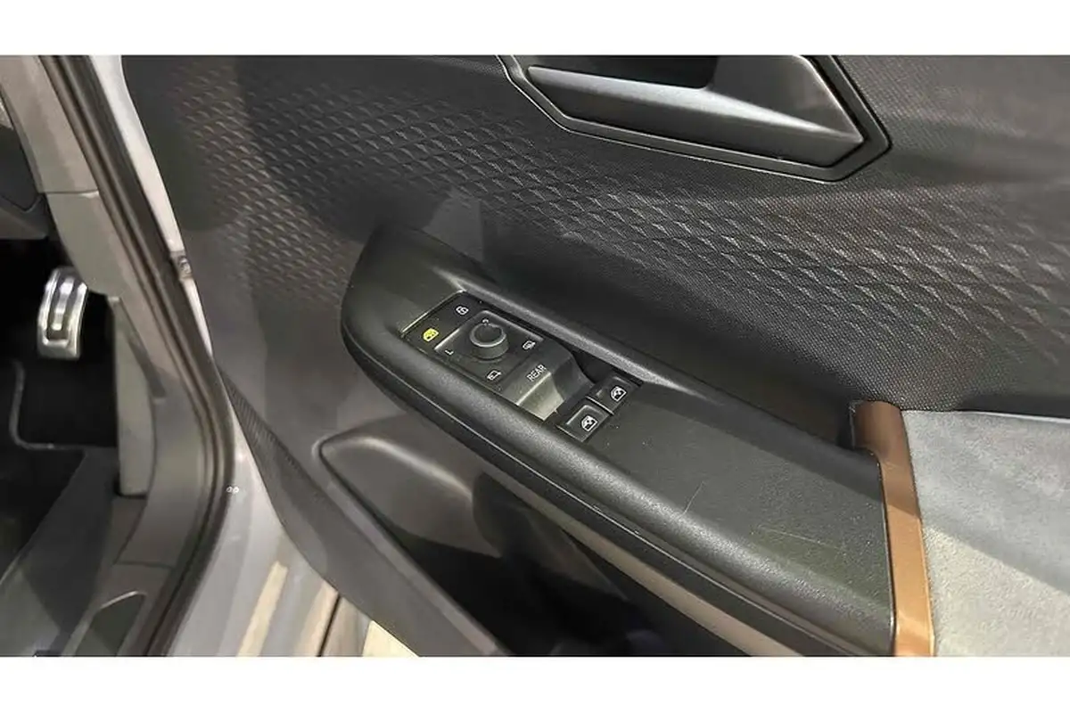 2023-cupra-born-e-v1-204ps-big-31