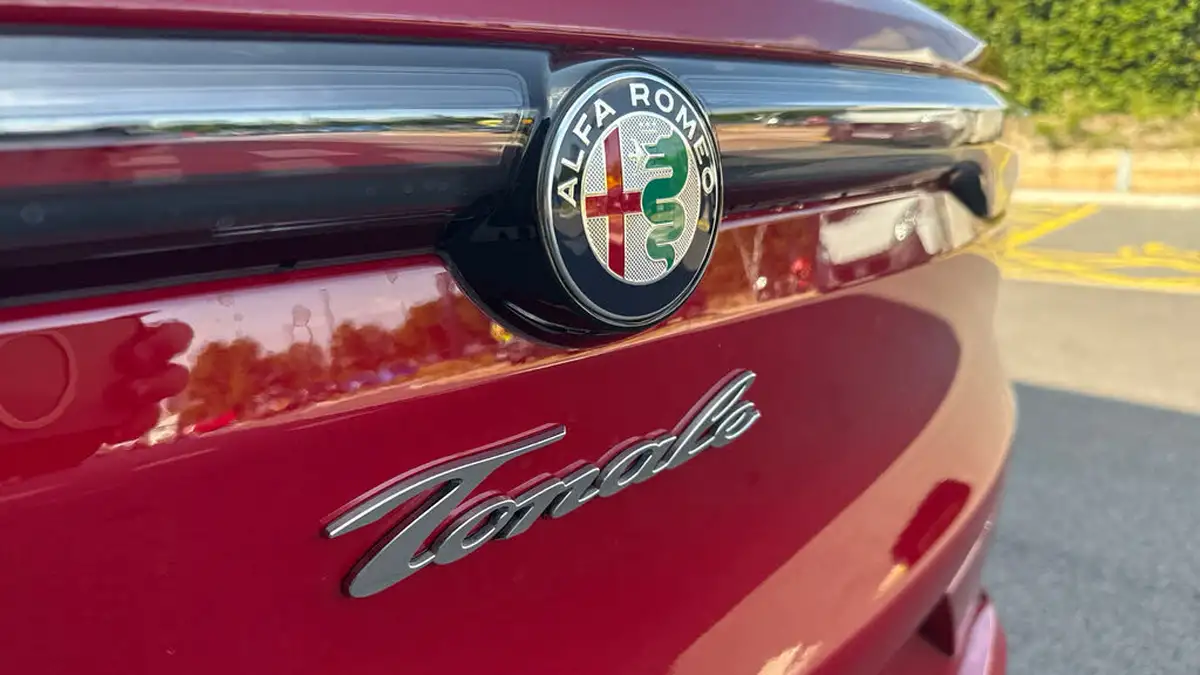 2024-alfa-romeo-tonale-15-tributo-italiano-big-35