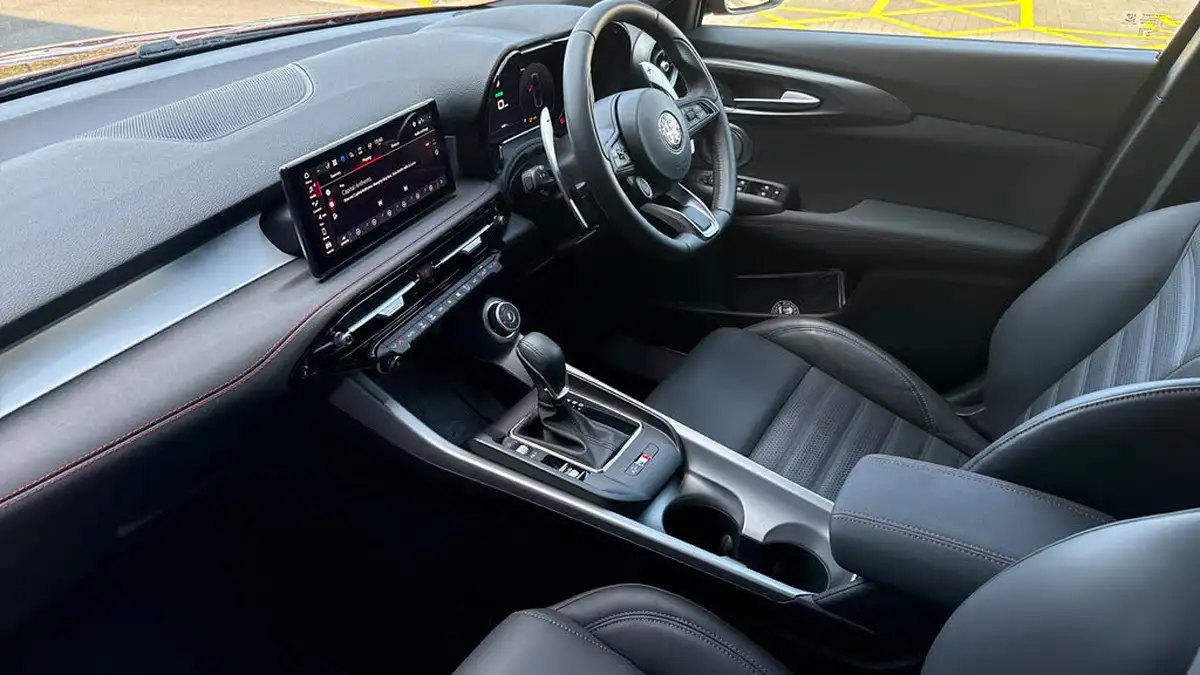 2024-alfa-romeo-tonale-15-tributo-italiano-big-11