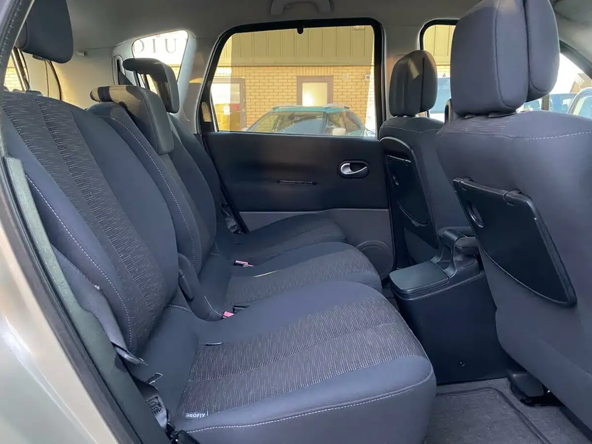 2008-renault-scenic-16-dynamique-big-34
