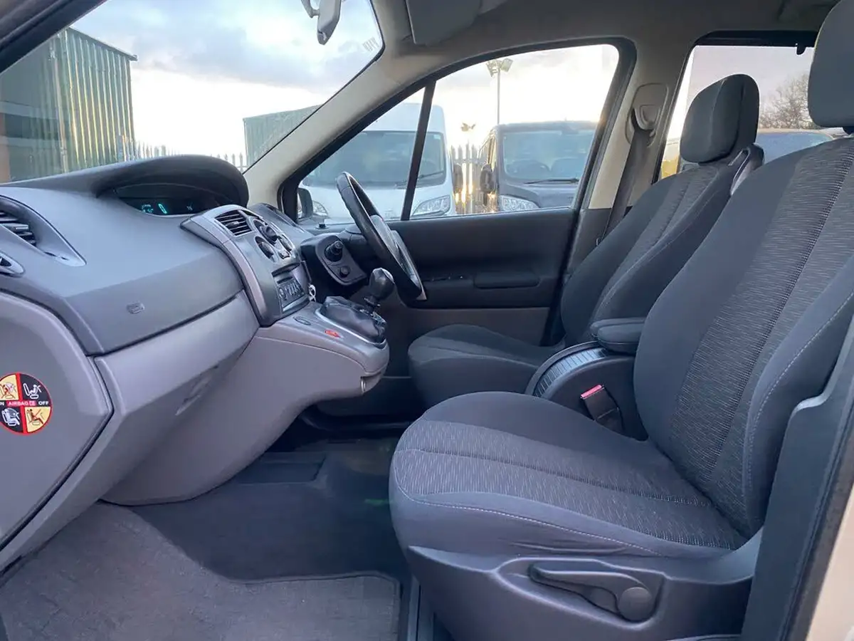 2008-renault-scenic-16-dynamique-big-10