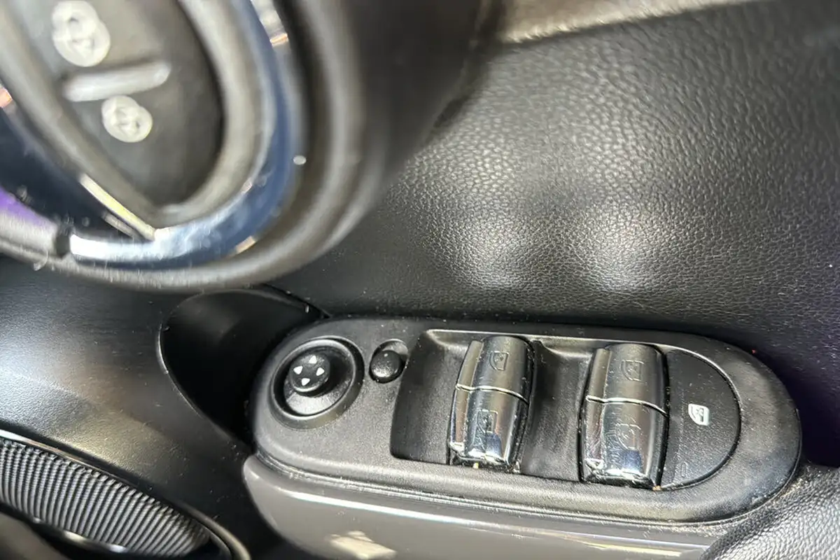 2019-mini-cooper-15-cooper-classic-hatchback-5d-big-28