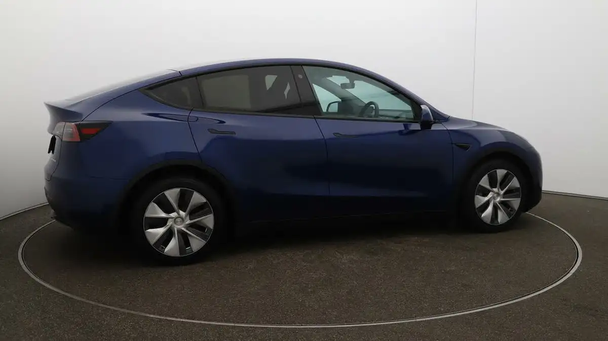2022-tesla-model-y-e-long-range-big-51