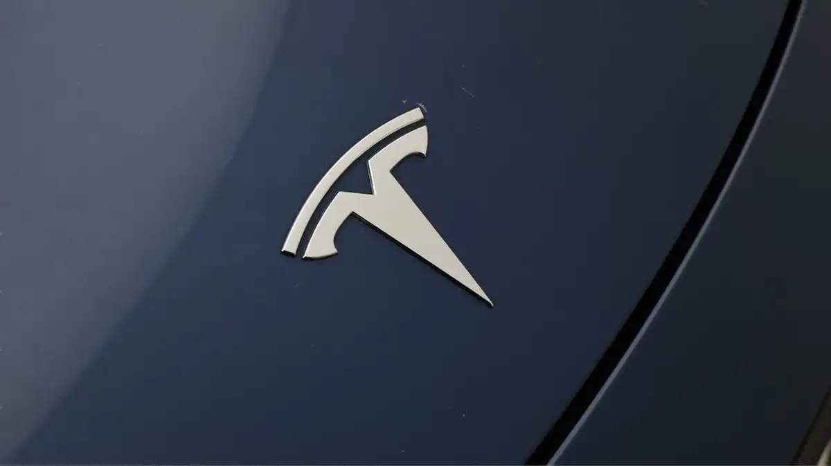 2022-tesla-model-y-e-long-range-big-23