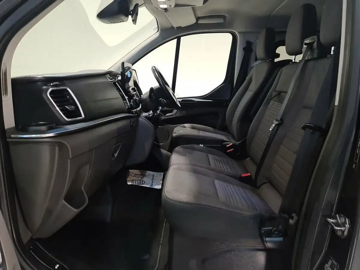 2018-ford-tourneo-custom-20tdci-310-l2-titanium-130ps-big-26
