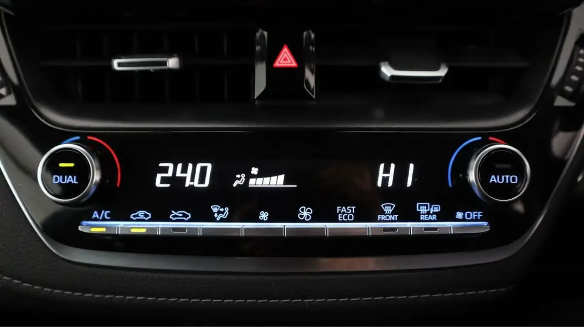 2022-toyota-corolla-18-vvt-i-icon-120bhp-trk-hatchback-5d-big-10