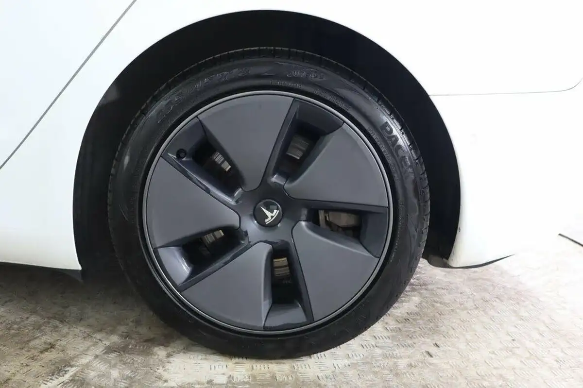 2021-tesla-model-3-e-long-range-4x4-big-24