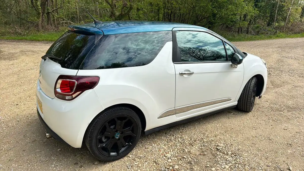2015-citroen-ds3-12-dstyle-plus-big-47