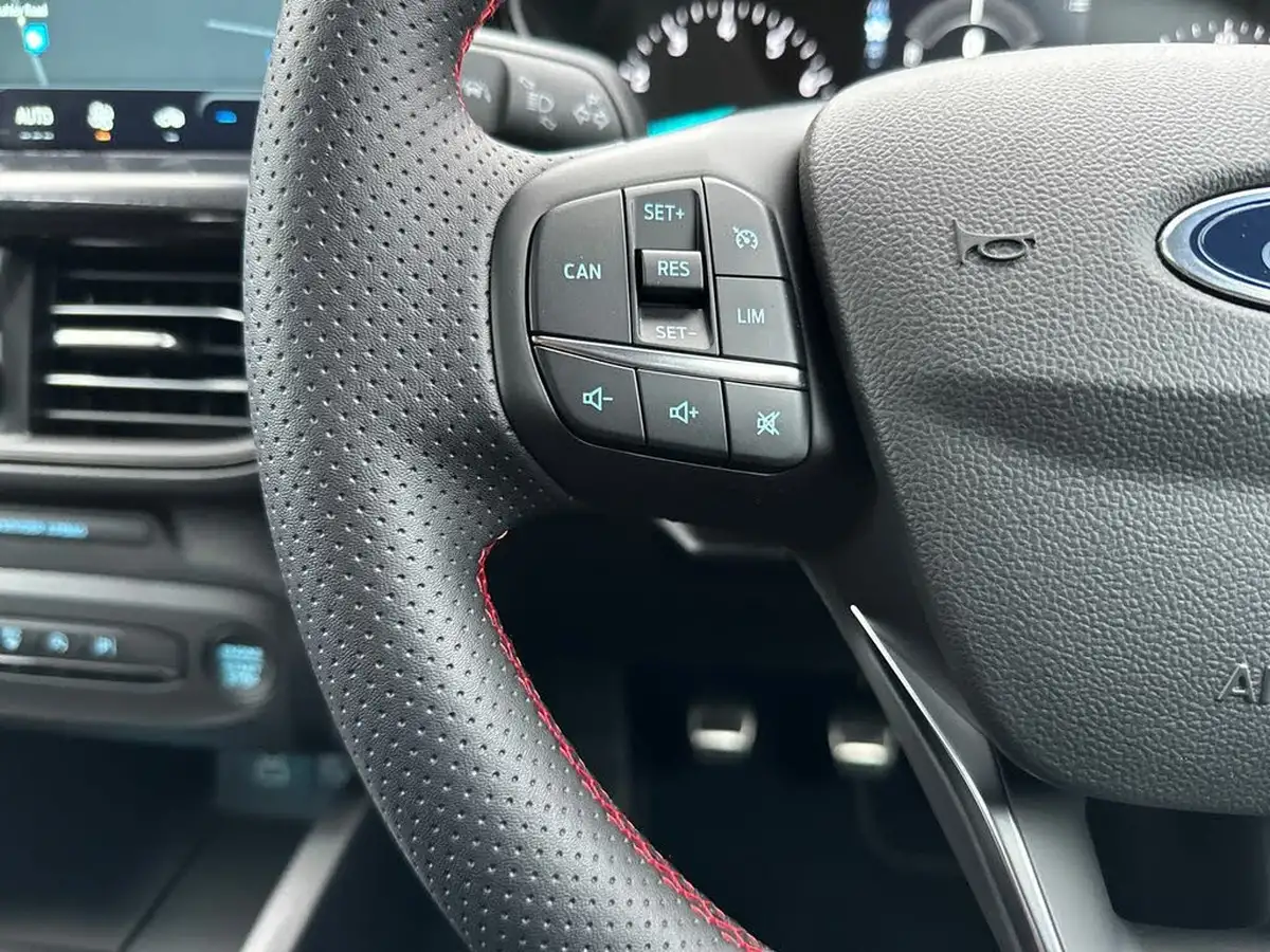 2025-ford-focus-10t-st-line-125ps-hatchback-big-31