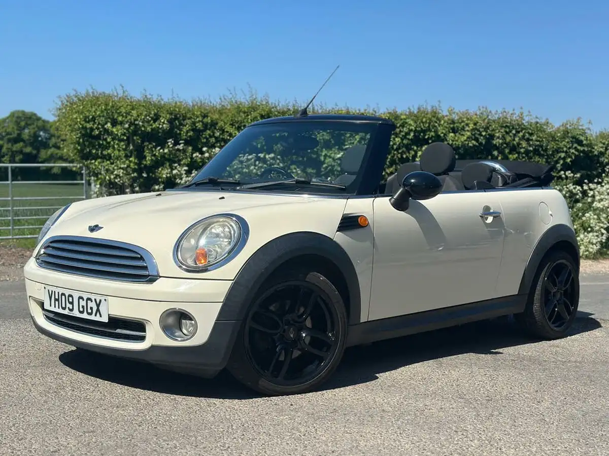 2009-mini-cooper-16-cooper-120bhp-convertible-2d-big-13
