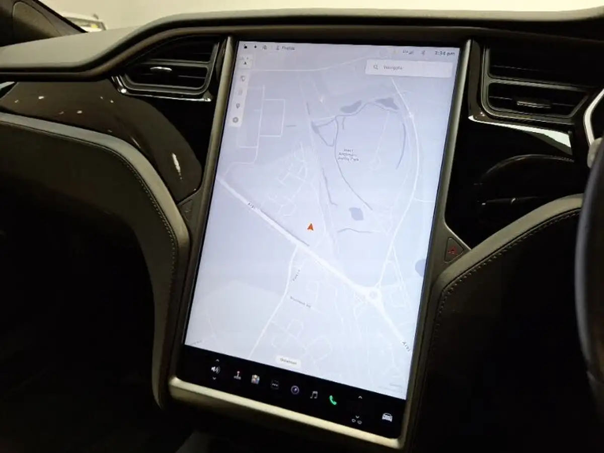 2019-tesla-model-s-e-long-range-big-10