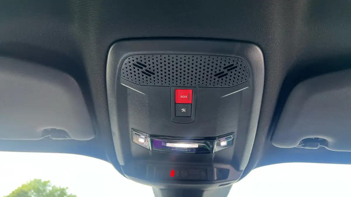 2022-peugeot-2008-suv-e-gt-big-36