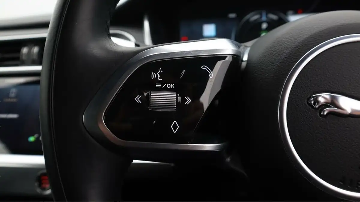 2022-jaguar-i-pace-ev400-hse-black-big-27
