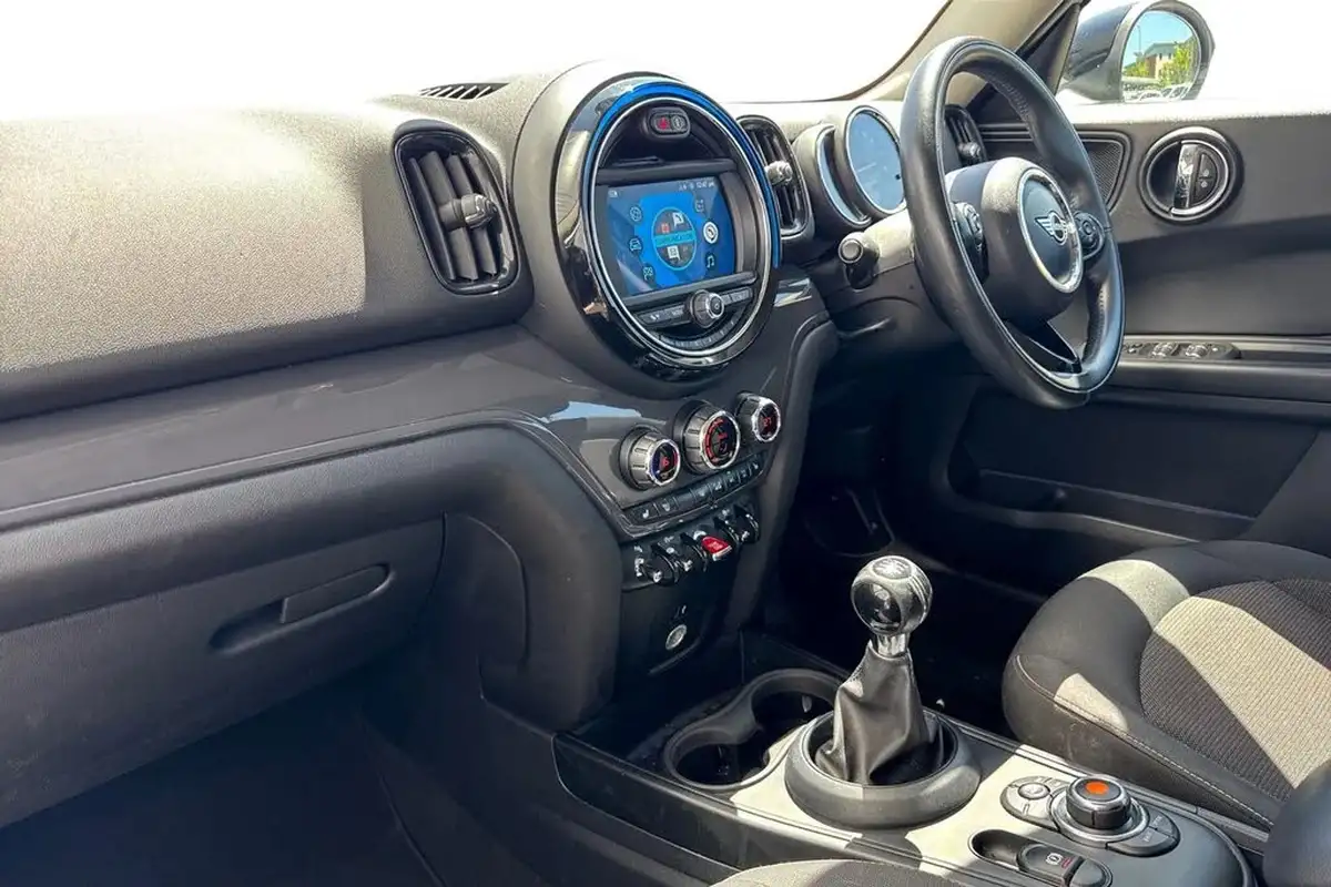 2019-mini-countryman-15-cooper-classic-big-14