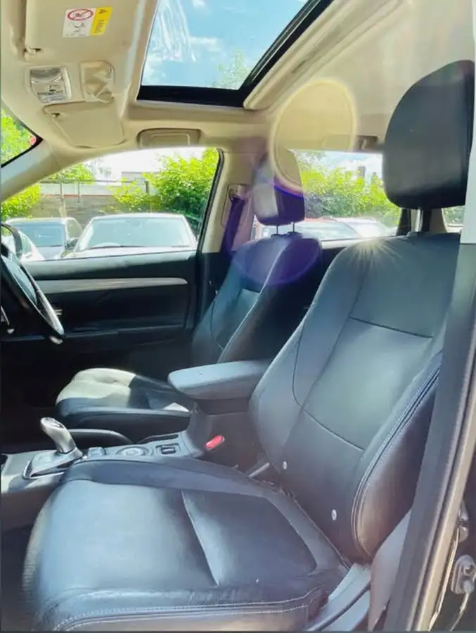 2015-mitsubishi-outlander-20-gx4h-phev-big-13