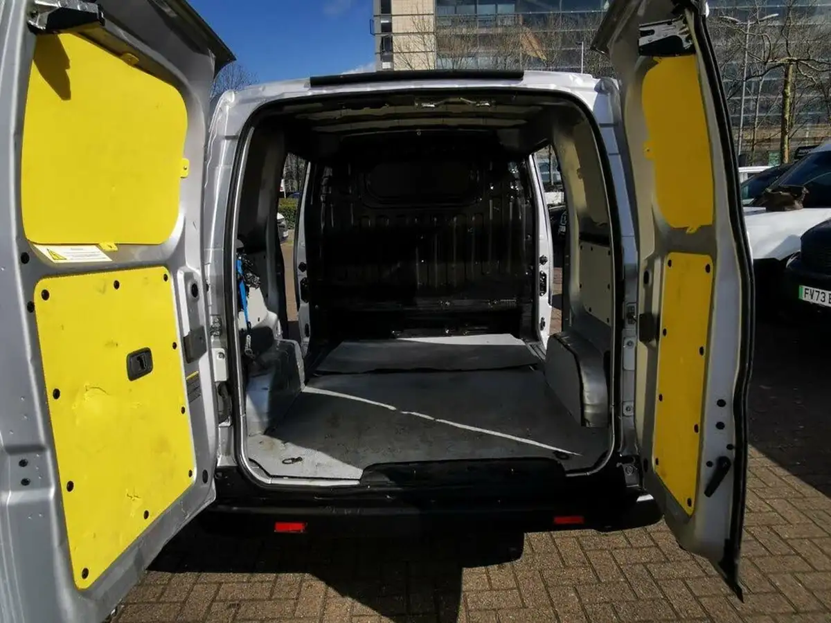 2019-nissan-env200-e-acenta-panel-van-auto-big-21