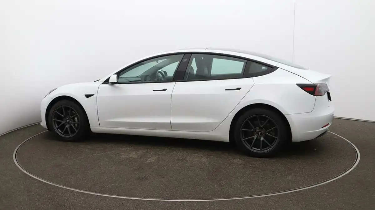 2020-tesla-model-3-e-long-range-big-57