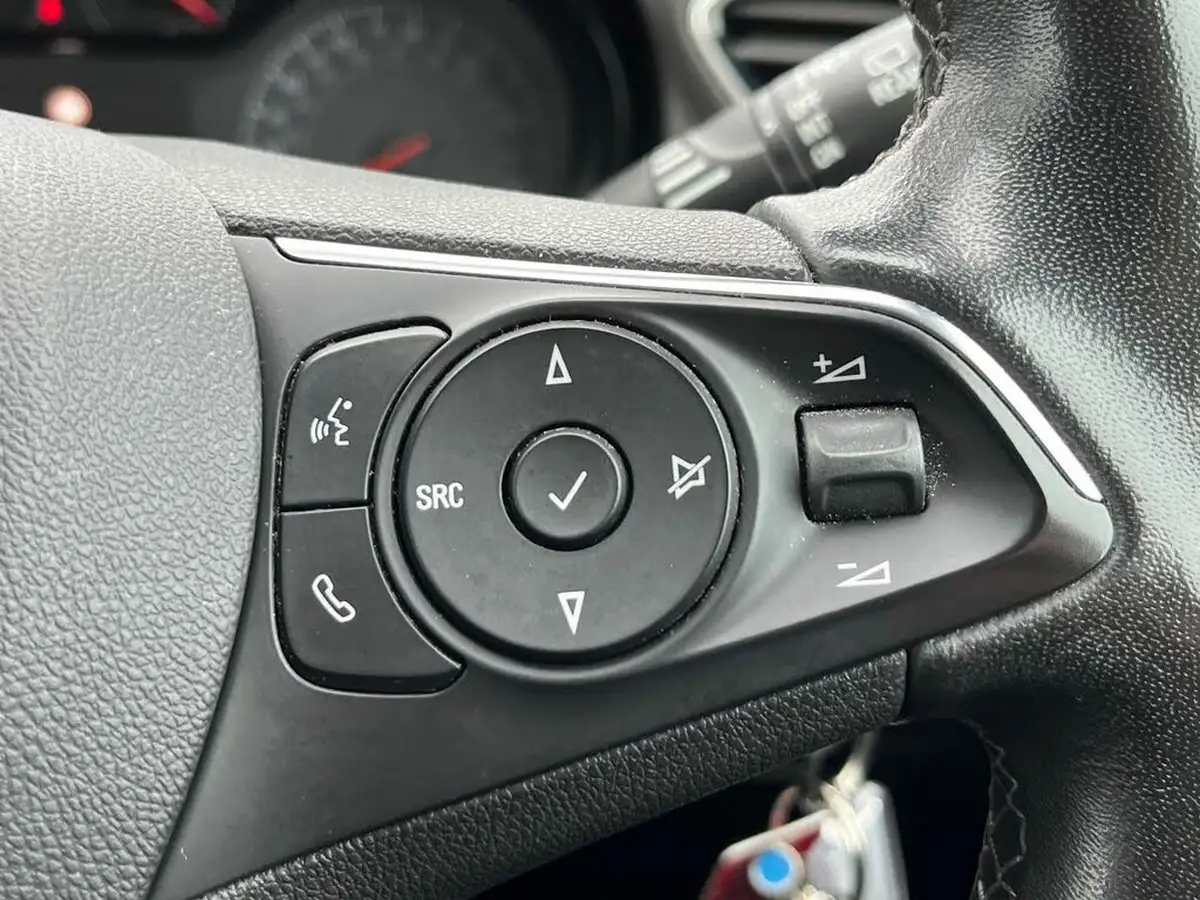 2021-vauxhall-grandland-x-12-sri-nav-big-26