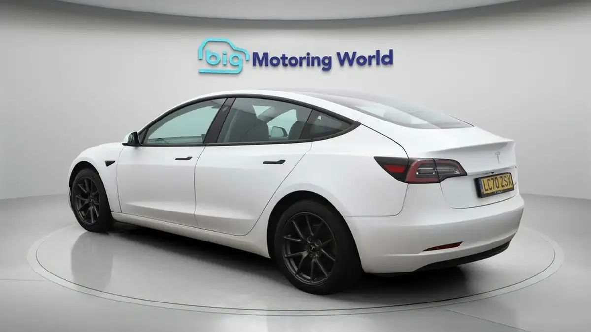2020-tesla-model-3-e-long-range-big-5