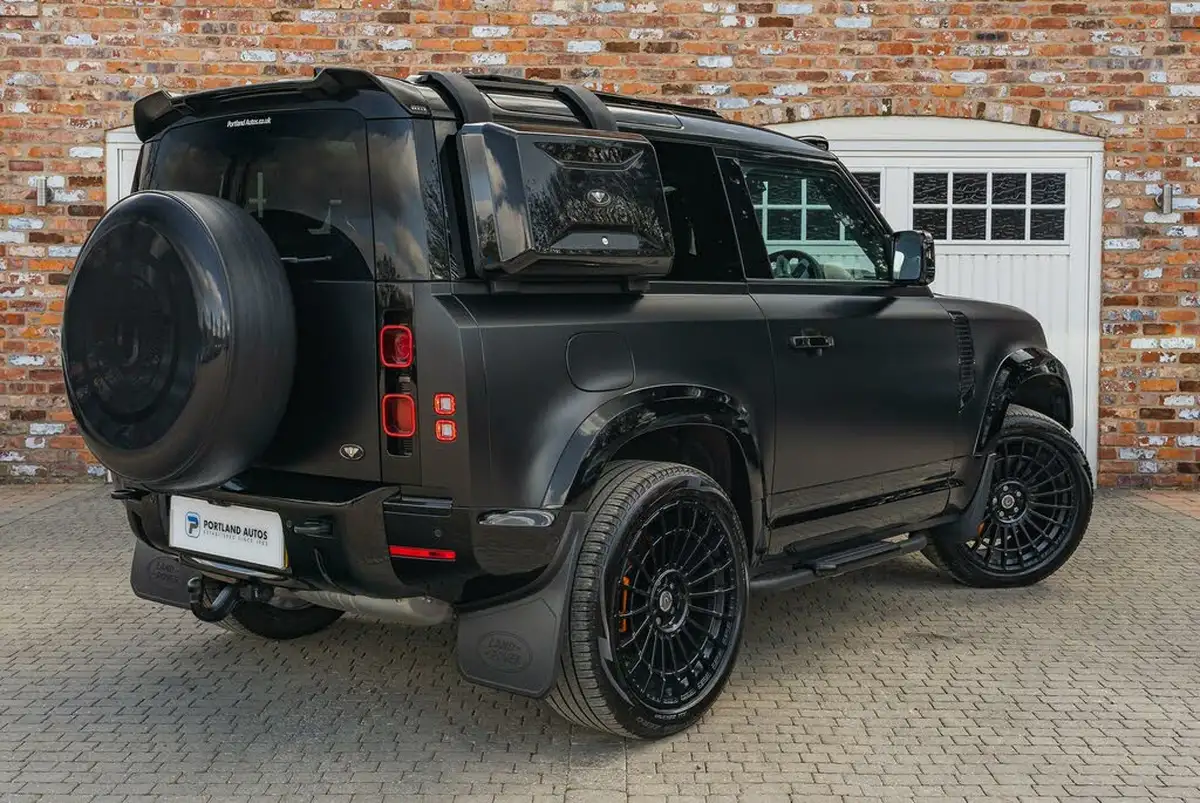 2023-land-rover-90-defender-big-23