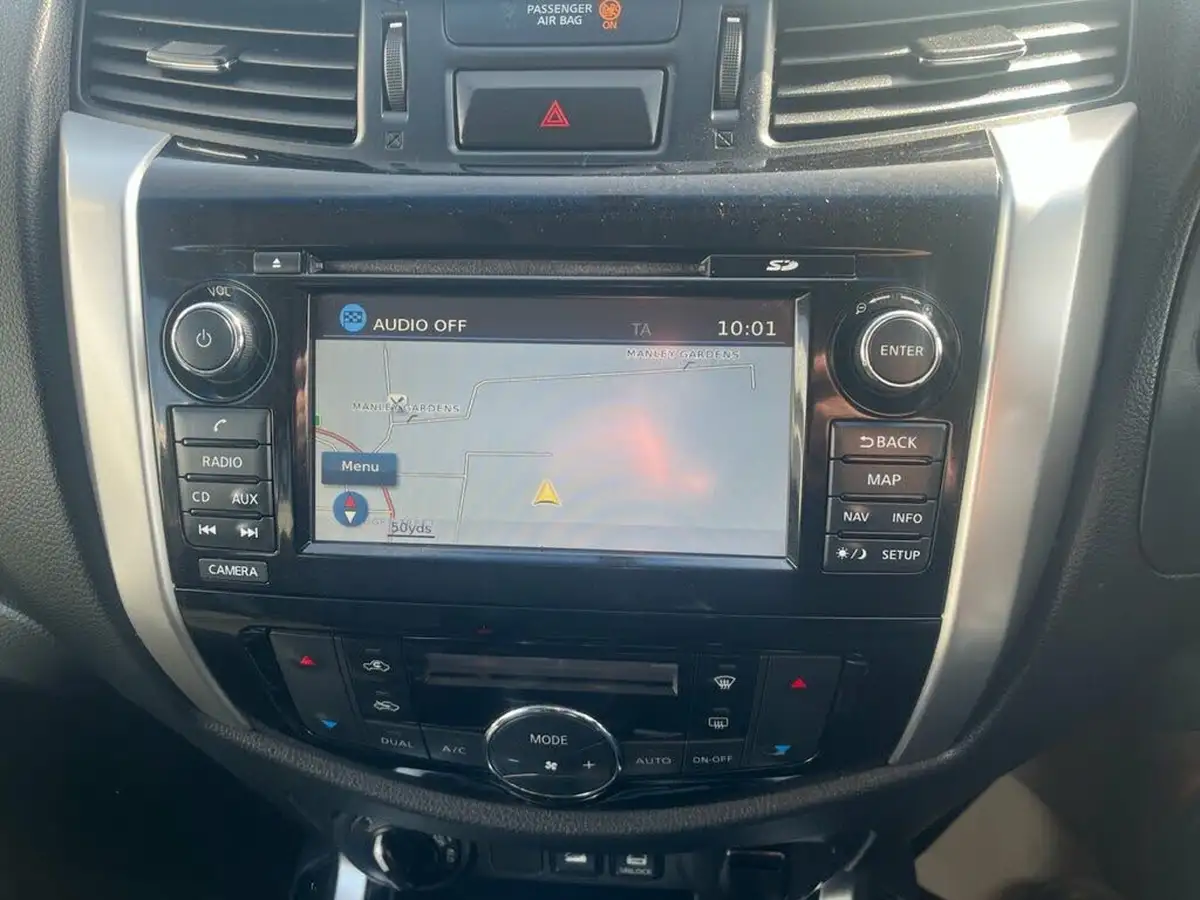 2017-nissan-navara-23dci-tekna-auto-big-20