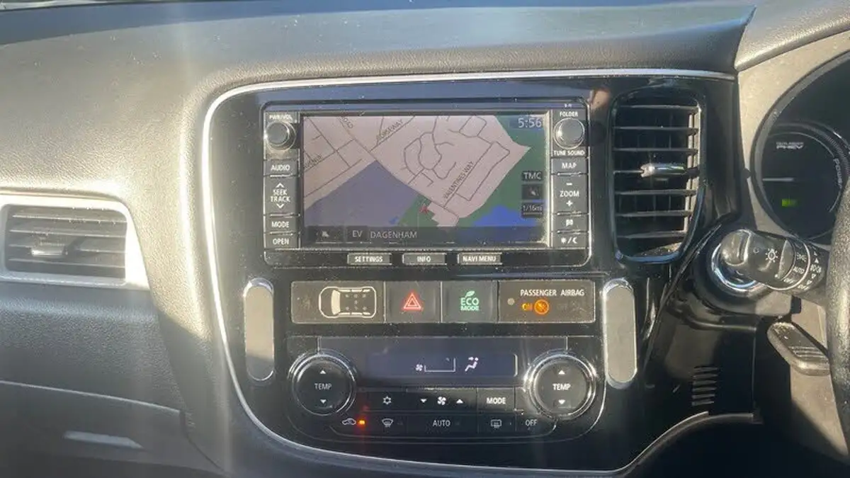 2014-mitsubishi-outlander-20-gx4h-big-19